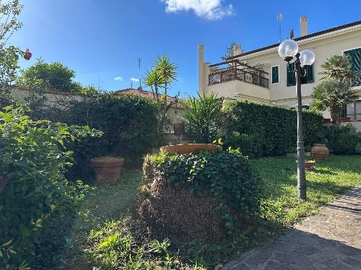 casa indipendente in vendita a Livorno in zona Ospedale