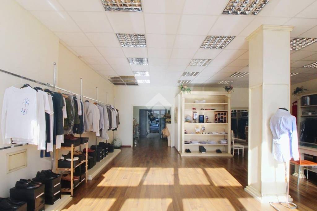 locale commerciale in vendita a Livorno