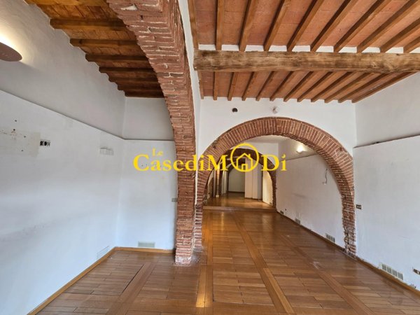 locale commerciale in vendita a Livorno