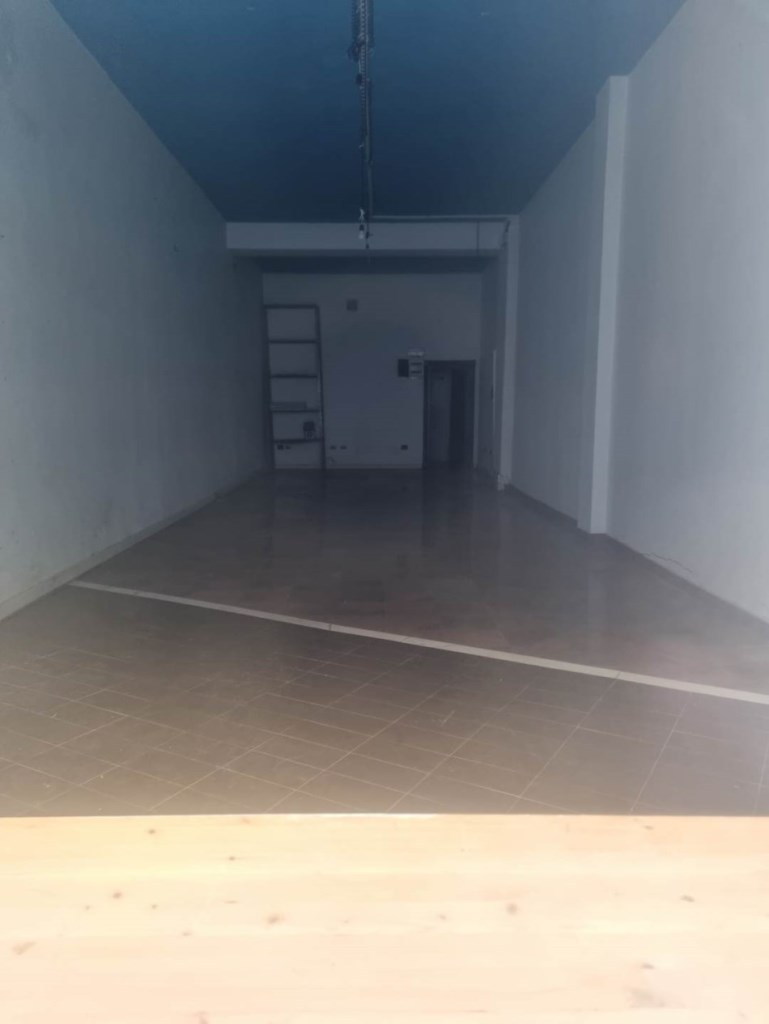 locale commerciale in vendita a Livorno in zona Centro Città