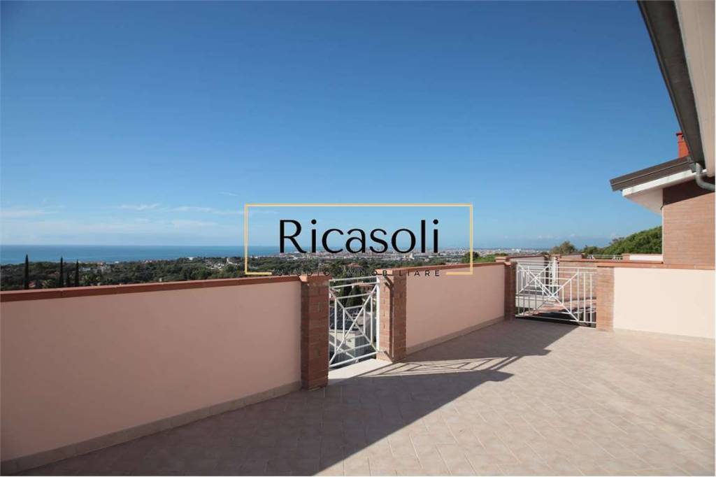 casa indipendente in vendita a Livorno in zona Montenero