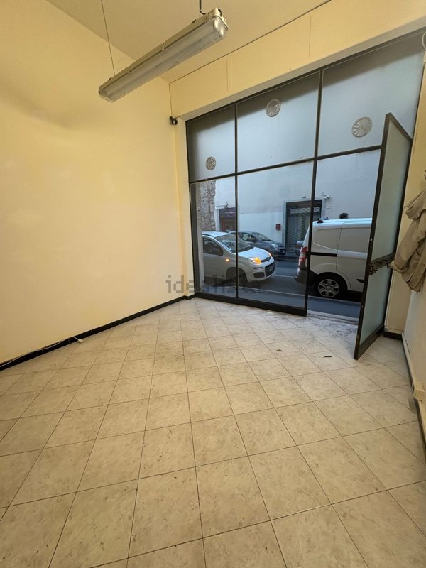 locale commerciale in vendita a Livorno