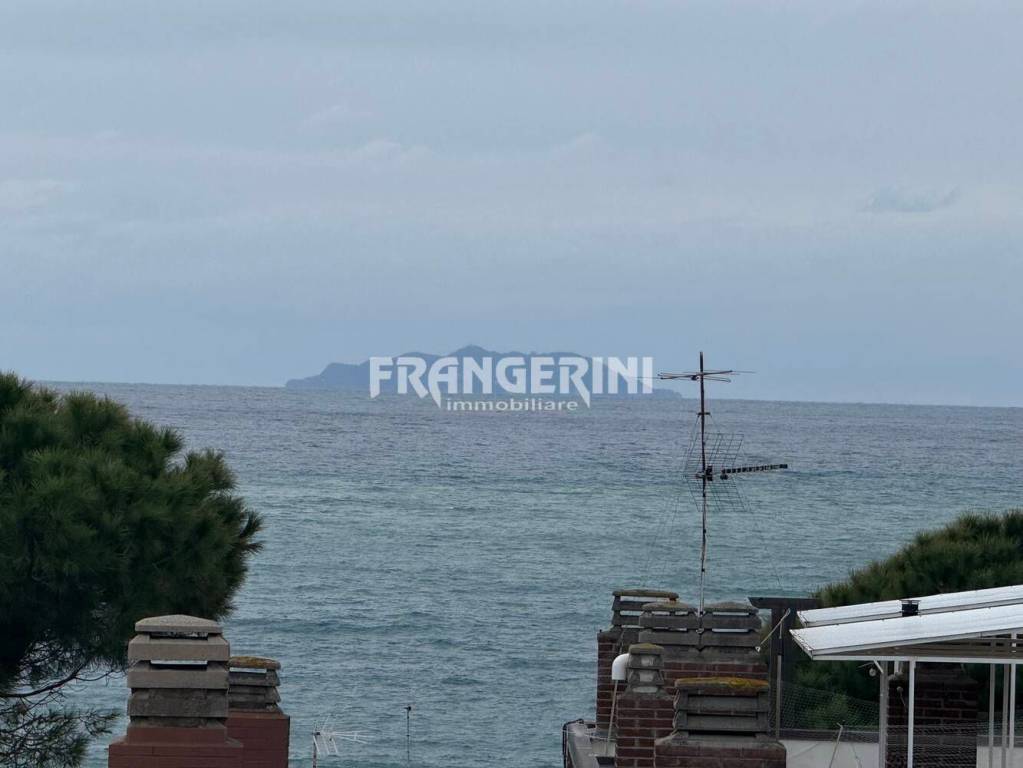 appartamento in vendita a Livorno in zona Antignano