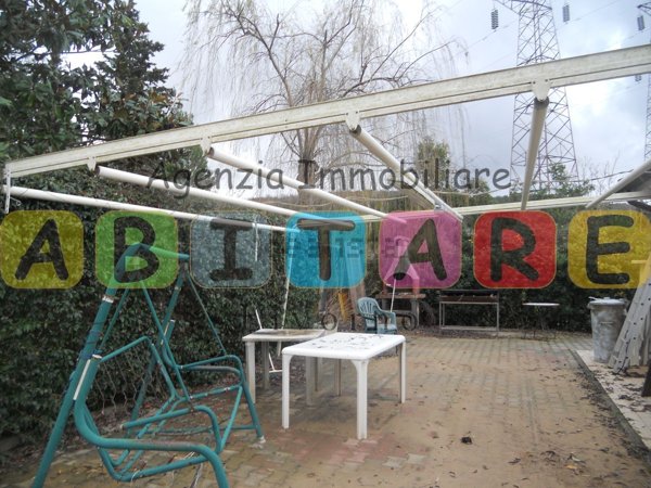 locale di sgombero in vendita a Livorno in zona Padula