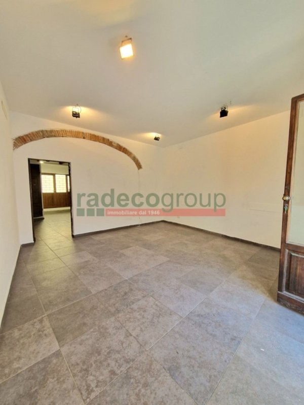 locale commerciale in vendita a Livorno
