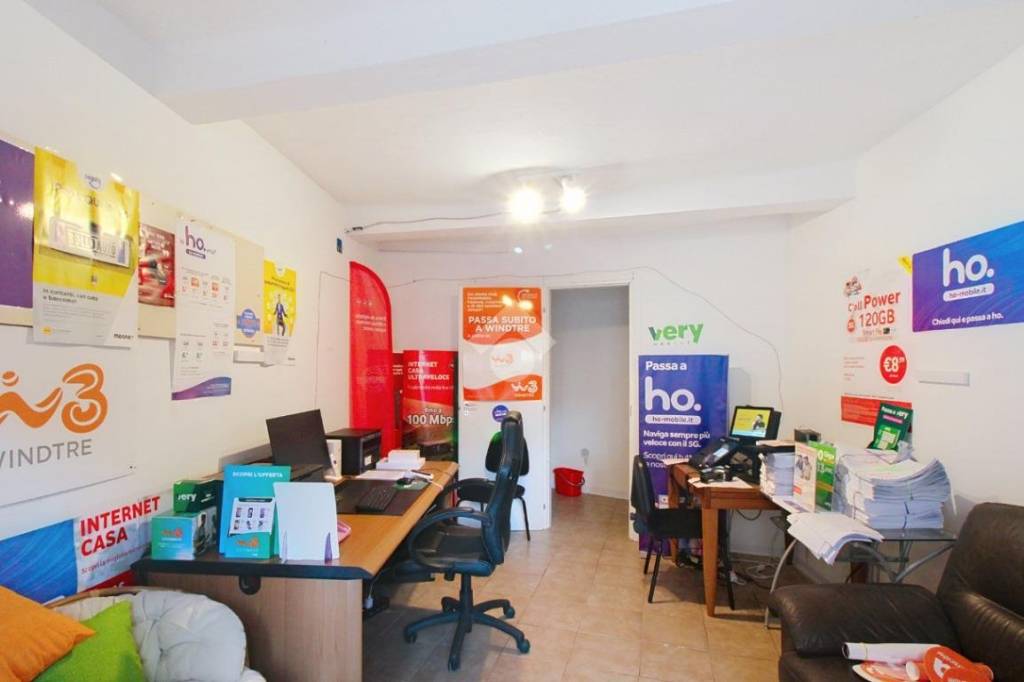 negozio in vendita a Livorno in zona Centro Città