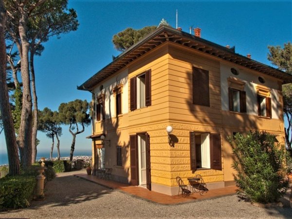 casa indipendente in vendita a Livorno in zona Montenero