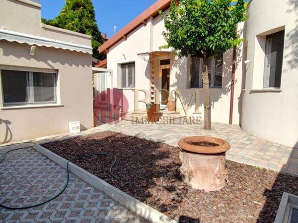 casa indipendente in vendita a Livorno in zona Stazione