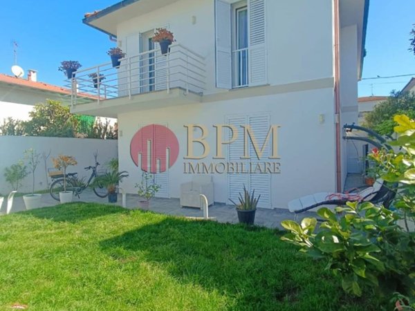 casa indipendente in vendita a Livorno in zona Montenero