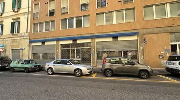 locale commerciale in vendita a Livorno in zona Centro Città