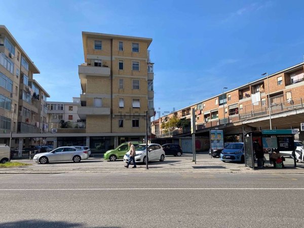 negozio in vendita a Livorno in zona Ardenza