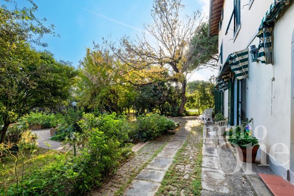 casa indipendente in vendita a Livorno in zona Ardenza