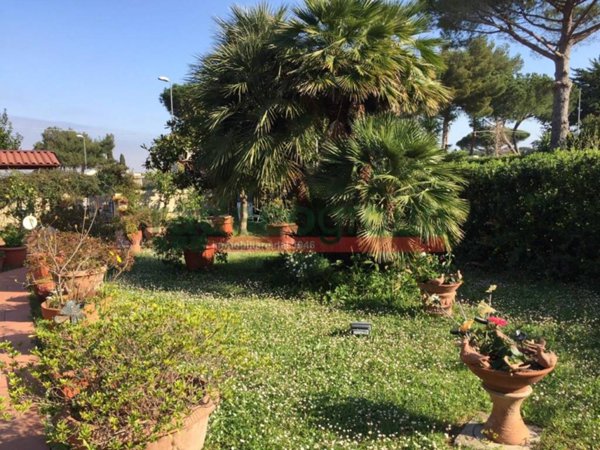 casa indipendente in vendita a Livorno in zona Montenero