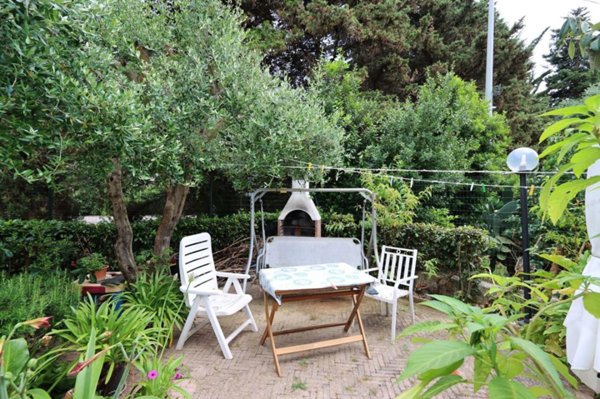 casa indipendente in vendita a Livorno in zona Antignano