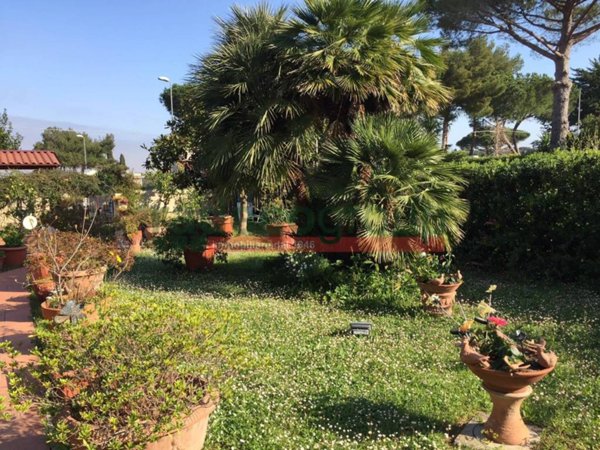 casa indipendente in vendita a Livorno in zona Montenero