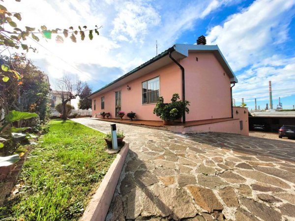 casa indipendente in vendita a Livorno in zona Valle Benedetta