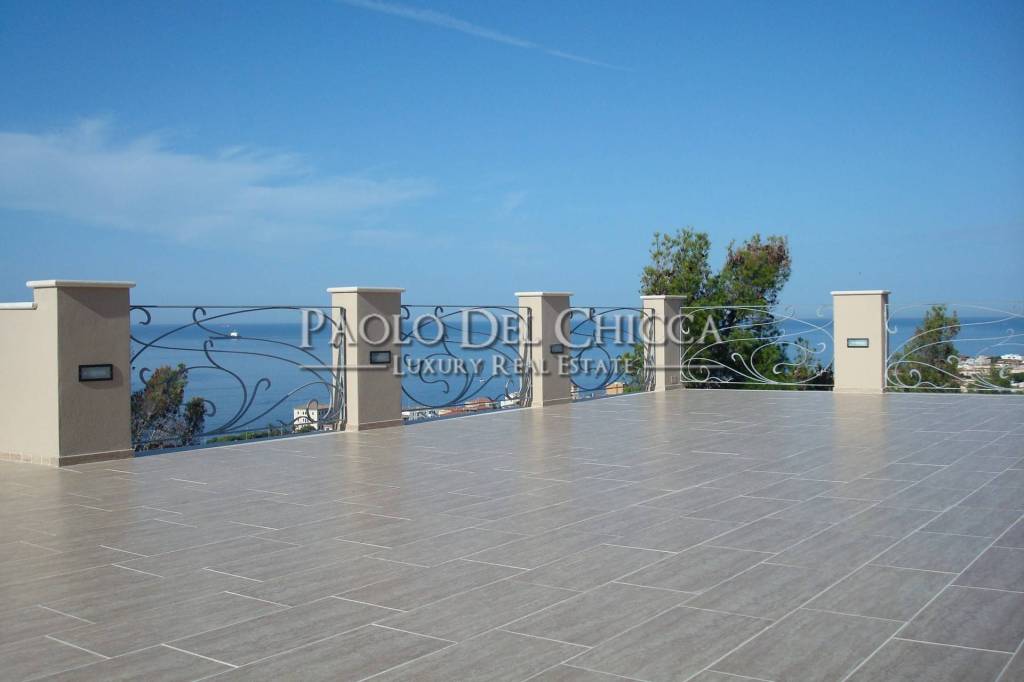 appartamento in vendita a Livorno in zona Antignano