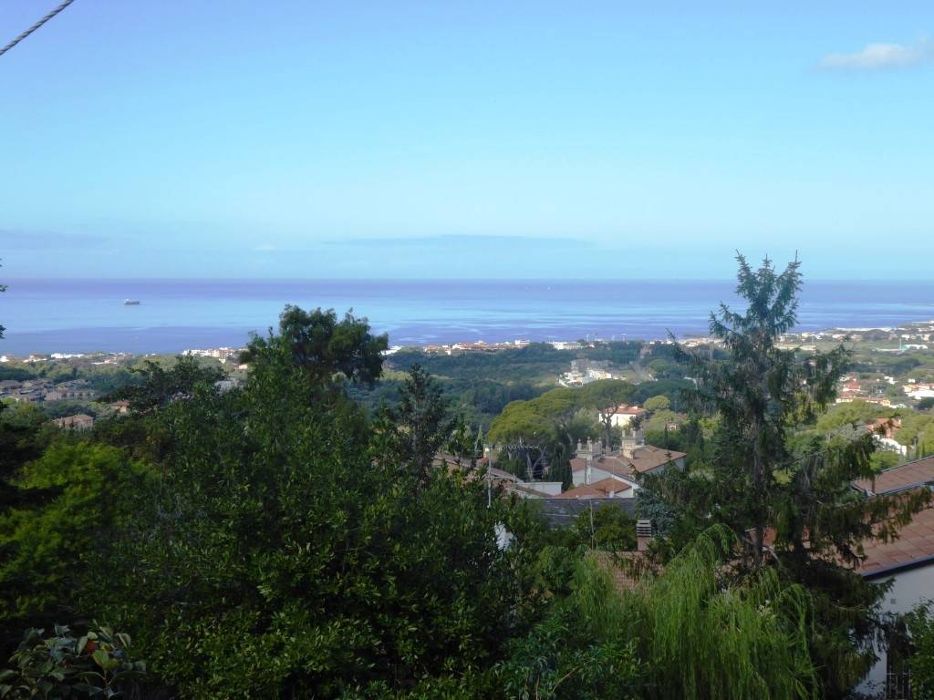 casa indipendente in vendita a Livorno in zona Montenero