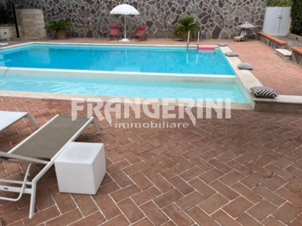 casa indipendente in vendita a Livorno in zona Montenero