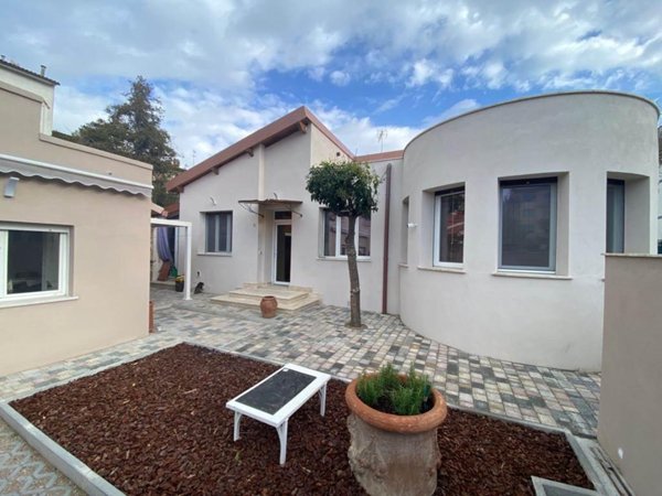 casa indipendente in vendita a Livorno in zona Stazione