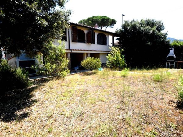casa indipendente in vendita a Livorno in zona Montenero