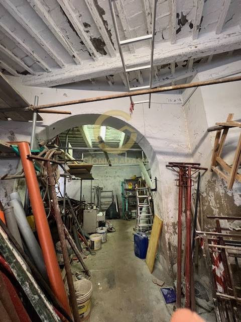 locale commerciale in vendita a Livorno in zona Centro Città