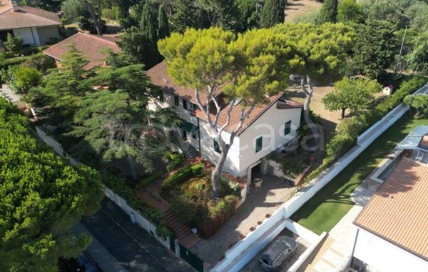 casa indipendente in vendita a Livorno in zona Montenero