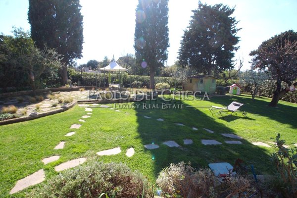 casa indipendente in vendita a Livorno in zona Montenero