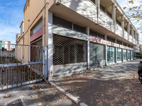 negozio in vendita a Livorno in zona Ospedale