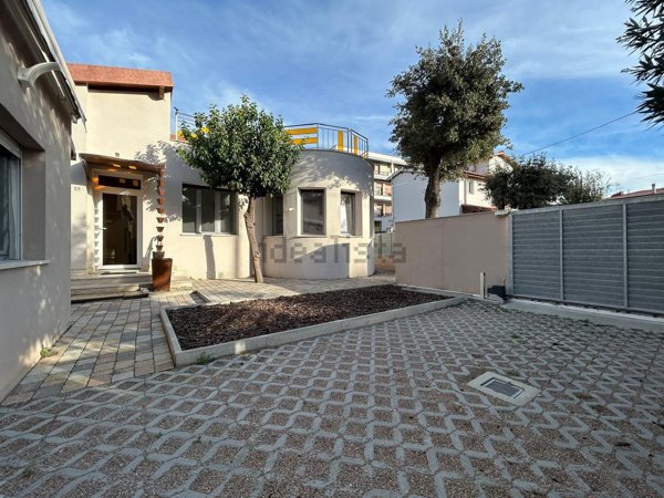 casa indipendente in vendita a Livorno