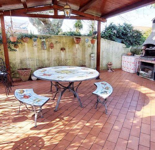 casa indipendente in vendita a Livorno in zona Montenero