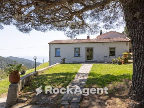 casa indipendente in vendita a Livorno in zona Montenero