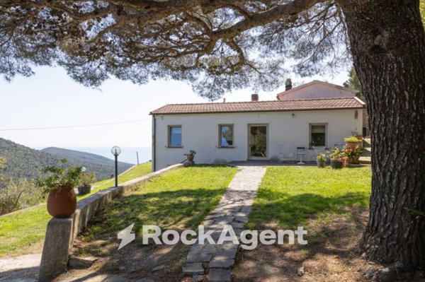 casa indipendente in vendita a Livorno in zona Montenero