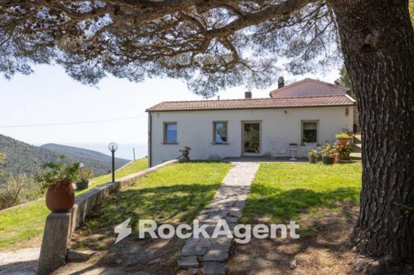casa indipendente in vendita a Livorno in zona Montenero