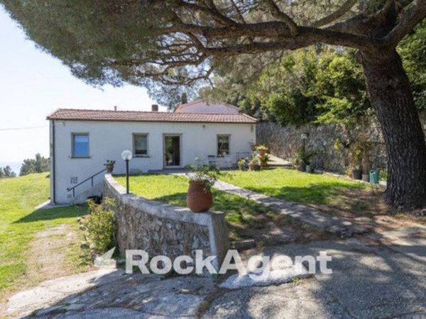 casa indipendente in vendita a Livorno in zona Montenero