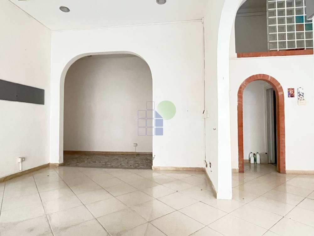 negozio in vendita a Livorno in zona Centro Città