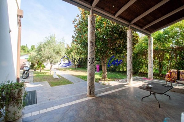 casa indipendente in vendita a Livorno in zona Limoncino