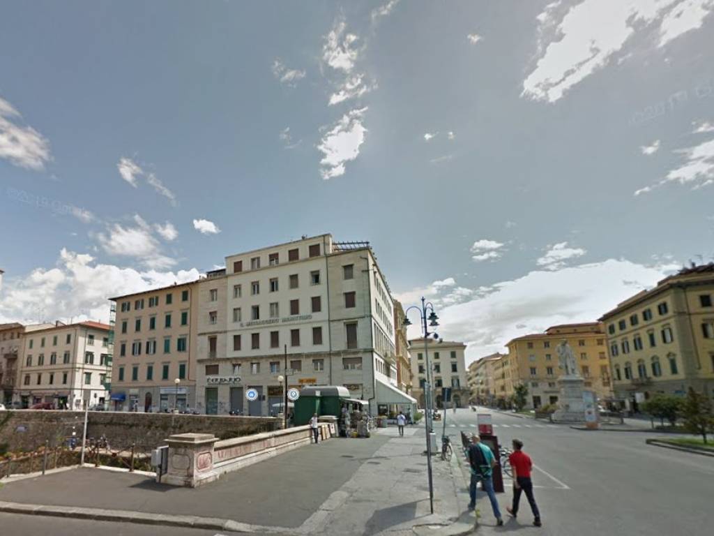 negozio in vendita a Livorno in zona Centro Città
