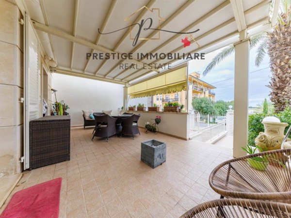 casa indipendente in vendita a Livorno in zona Montenero