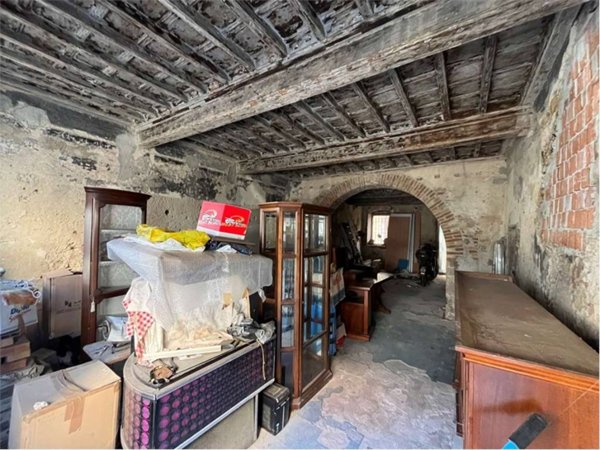 locale commerciale in vendita a Livorno