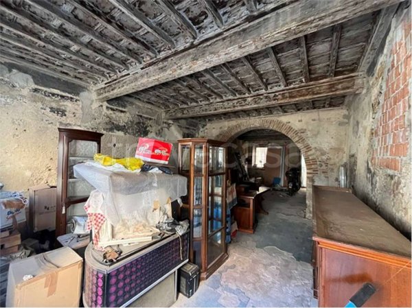 locale commerciale in vendita a Livorno