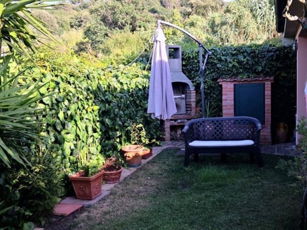 casa indipendente in vendita a Livorno in zona Montenero