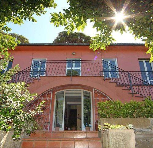 casa indipendente in vendita a Livorno in zona Montenero