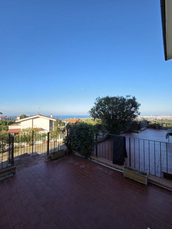 appartamento in vendita a Livorno in zona Montenero