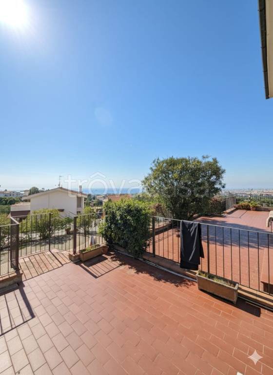 appartamento in vendita a Livorno in zona Montenero