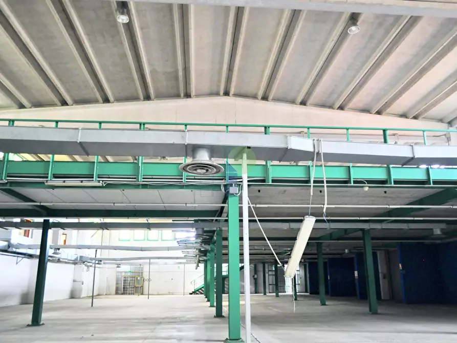 capannone in vendita a Livorno in zona Padula