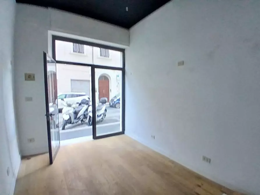 locale commerciale in vendita a Livorno