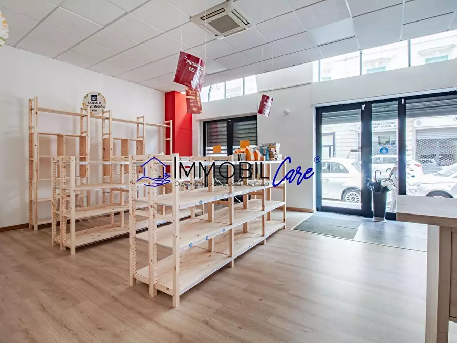 locale commerciale in vendita a Livorno in zona Centro Città