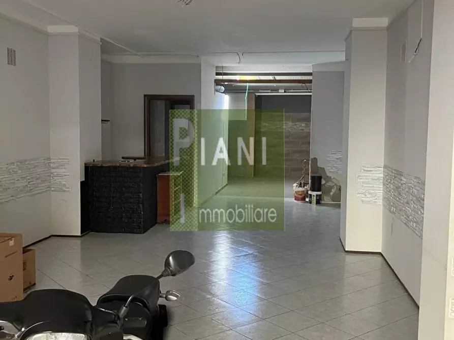 locale commerciale in vendita a Livorno