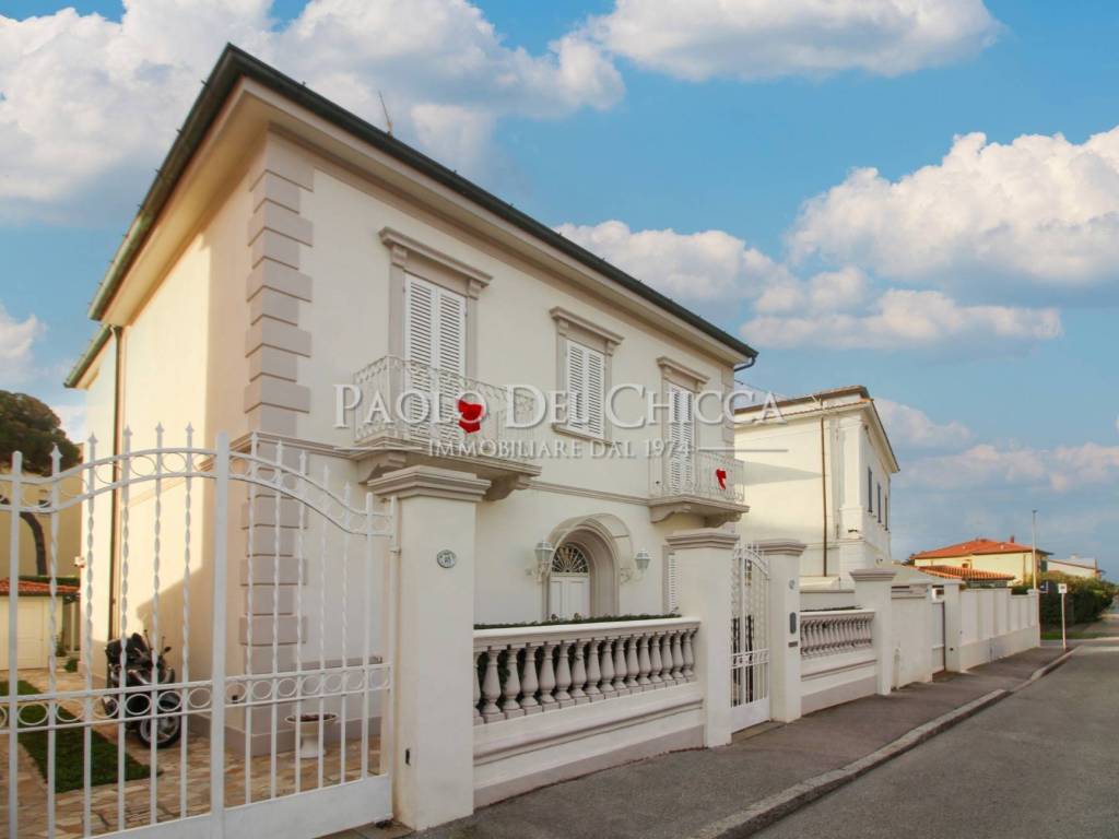 casa indipendente in vendita a Livorno in zona Montenero